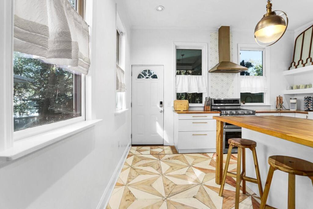 Apartment Modern Midtown Getaway - Luxury Chic Unit ✧ *